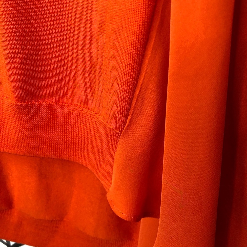 ST JOHN | Jersey Knit Bateau Neck HighLow Top - Picture 9 of 12